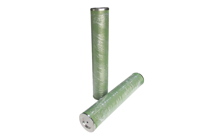 Oil and water separation filter element